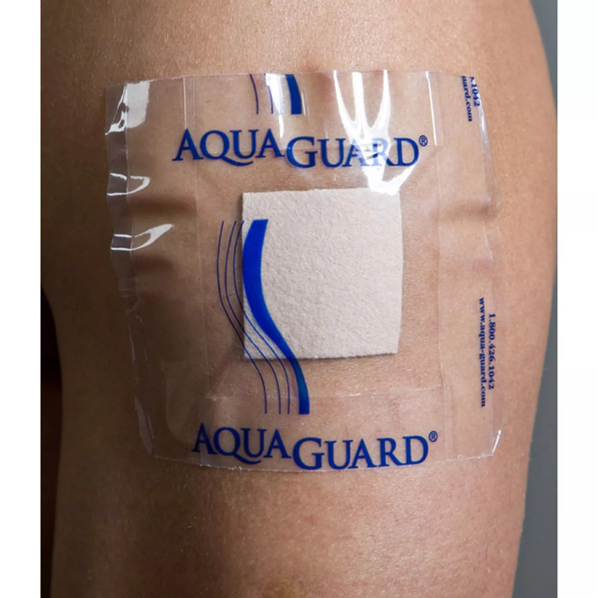 AquaGuard Moisture Barrier 4" x 4", Actual Area of Coverage is 2-1/2" x 2-1/2", Retail Pack, Small-Medium Surgical Sites, Tube Thoracostomies, Broviac Catheters