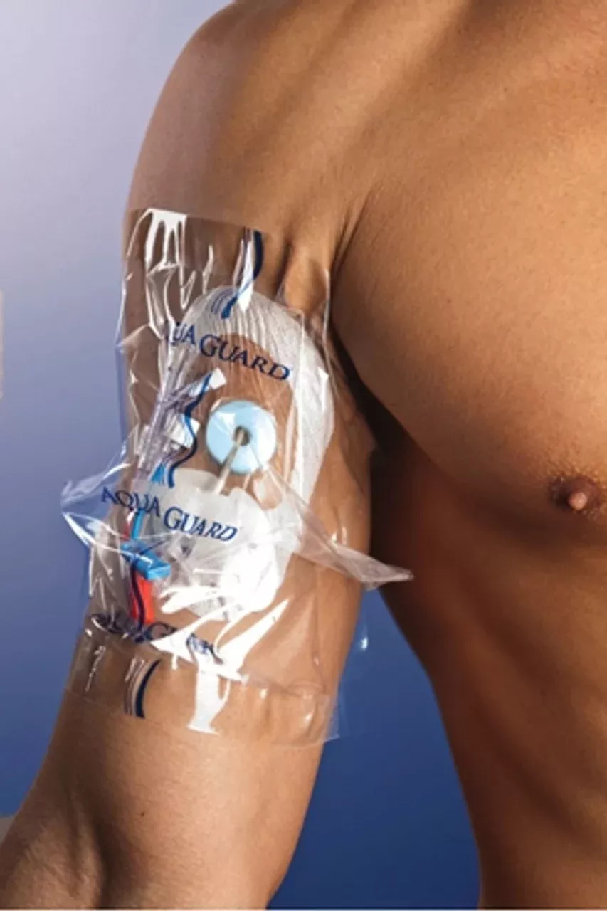 AquaGuard Moisture Barrier 7" x 7", Actual Area of Coverage is 5" x 5-1/2", Retail Pack, Hickman Catheters, Chemo Ports, Stomas, Dialysis and PICC Lines, Pediatrics